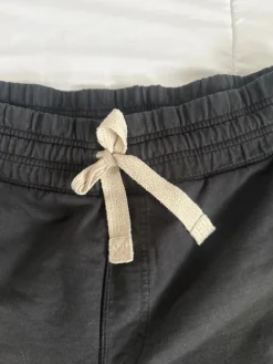 New adidas Adidaksen mustat shortsit