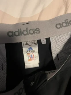 Hot adidas Adidaksen tekniset shortsit