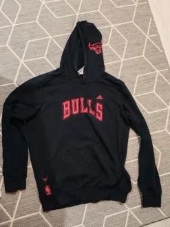 Discount Adidas Bulls huppari
