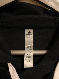 Sale Adidas huppari (UUSI)