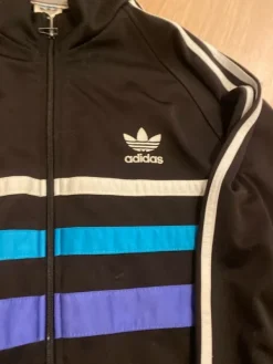 Online Adidas huppari vintage- M koko