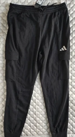 Best Adidas reisitasku collegehousut