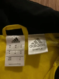Outlet adidas tuuli / urheilutakki