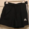 Online adidas uimashortsit