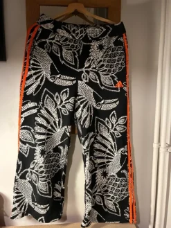 Outlet Adidas x Farm Rio wide legged track pants