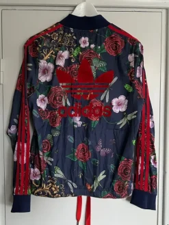 New Adidas x Rita Ora takki