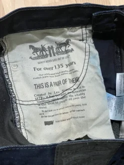 Online Levi Strauss & Co. Ajattomat Levi’s farkut – tummansiniset klassikot