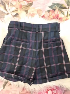 Outlet Amisu korkeavyötäröiset shortsit vyöllä 38