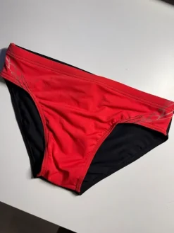 New Arena mens swim brief size S / 32