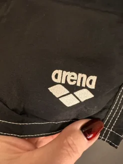 Outlet Arena n uimashortsit M