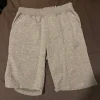 New Asics collegeshortsit