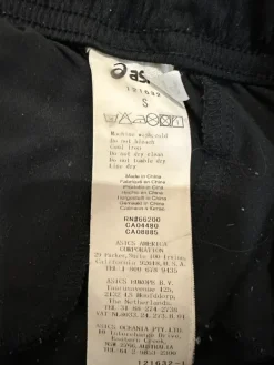 Clearance Asics urheilushortsit