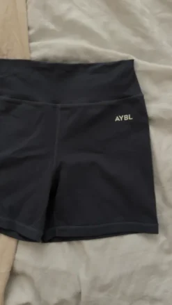 Outlet AYBL treenishortsit M