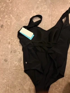 Best Actuelle Baddräkt stl M