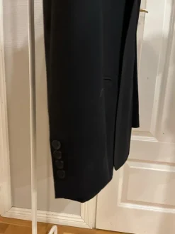 Sale Batistini musta puvuntakki