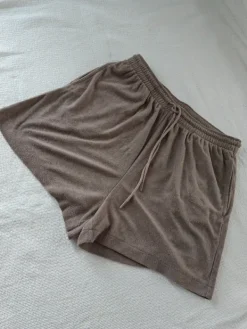 H&M Beige shorts med fickor storlek M