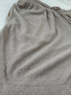 H&M Beige shorts med fickor storlek M