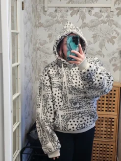 New Beige-musta Kani fleecehuppari (M)