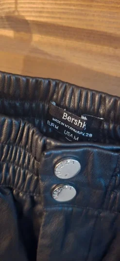 Hot Bershka nahkahousut