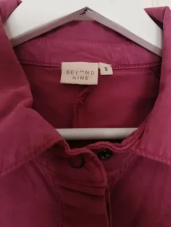 Sale Beyond Nine haalari