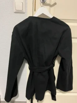 Best Bik Bok musta takki