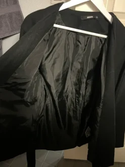 Best Bik Bok musta takki