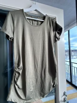 New Blacc äitiystreenipaita