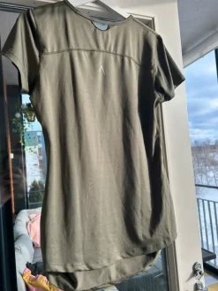 New Blacc äitiystreenipaita