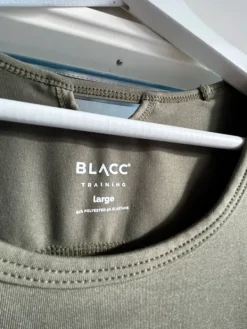 New Blacc äitiystreenipaita