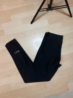 Hot Blacc mustat treeni trikoot