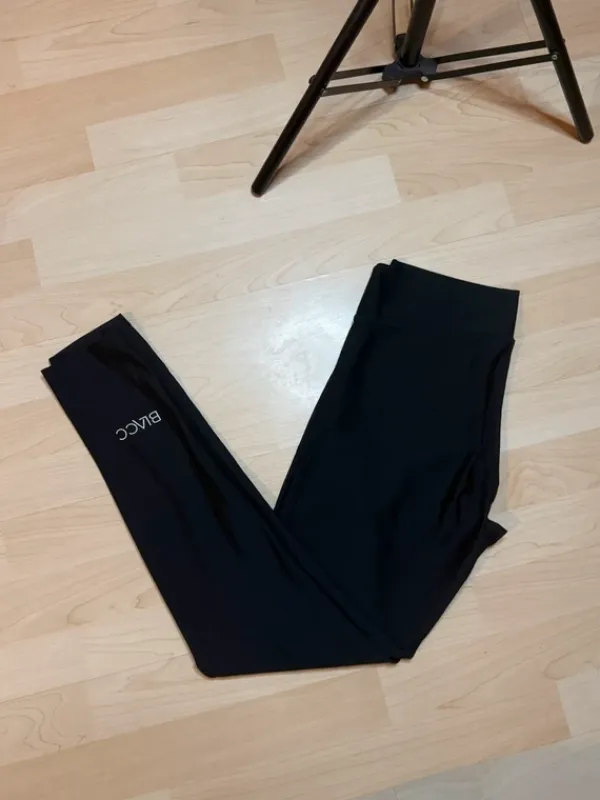 Hot Blacc mustat treeni trikoot