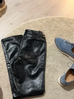 Online New Yorker Black faux leather trousers