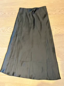 Black Gina Tricot satin maxi-skirt