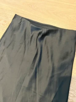 Black Gina Tricot satin maxi-skirt