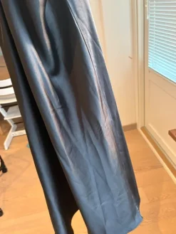 Black Gina Tricot satin maxi-skirt