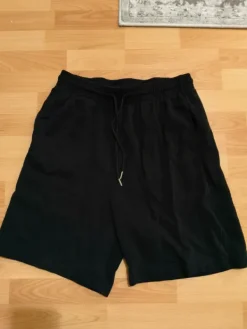 Best H&M Basic Black knee length shorts