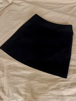 Discount Black skirt