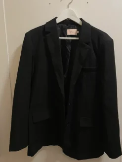 Online Nelly Bleiseri