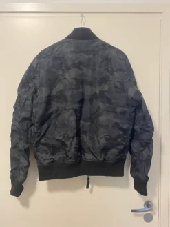 Discount Bombertakki