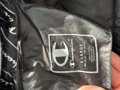 Online Champion toppatakki | Vinted