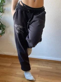 Online collegehousut