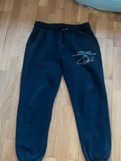 Online collegehousut