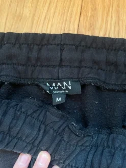 Online collegehousut