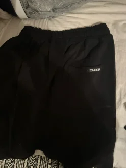 Online Collegehousut