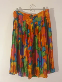 Sale Vintage Colourful pleated skirt