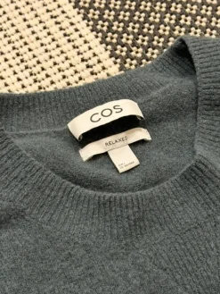 Hot COS -knit sweater