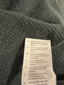 Hot COS -knit sweater