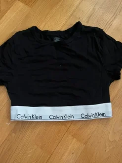 Discount Calvin Klein Crop top