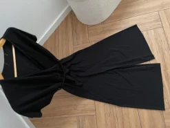 Hot Czarny kombinezon z szerokimi nogawkami