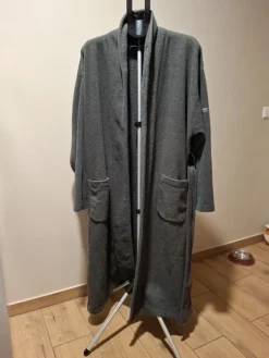 New Essentials Didelis pilkas chalatas